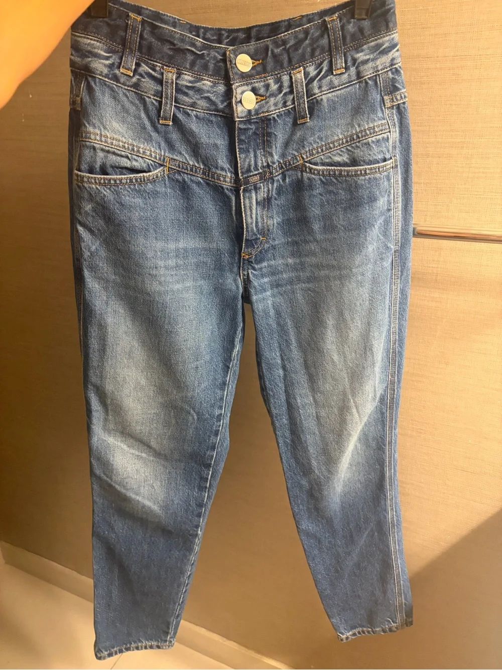 Closed slim straight